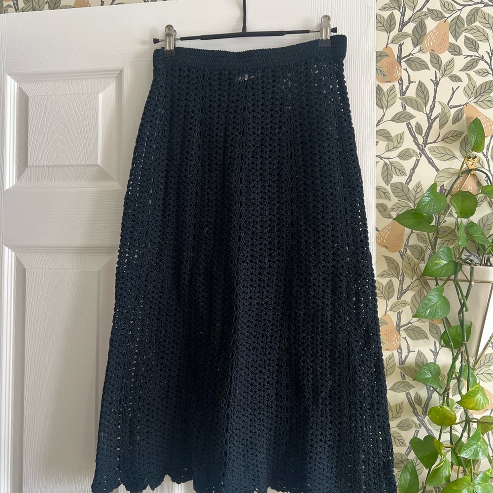 Wilfred Black Crochet Skirt: Not lined and Elastic Waistband